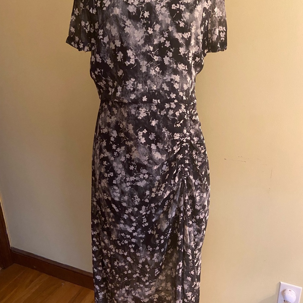 Vera Wang Flowered line side pull dress